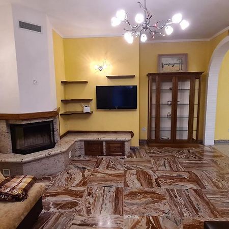 Luxury Apartment 帕武洛内尔夫里尼亚诺 外观 照片